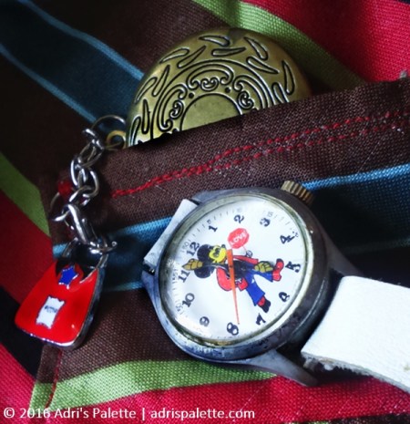 vest_interior-detail-watch