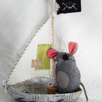 Little mouse on a&nbsp;boat